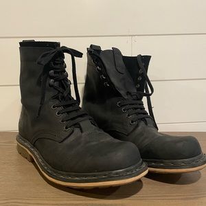 BLACK DR. MARTEN BOOTS
